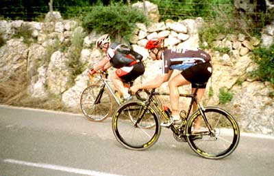 Radsportler in den Bergen Mallorcas