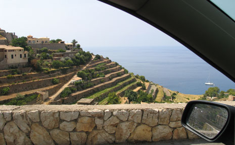 Autoroute mit auf der C710 auf Mallorca mit Blick auf die arabischen Terrassen